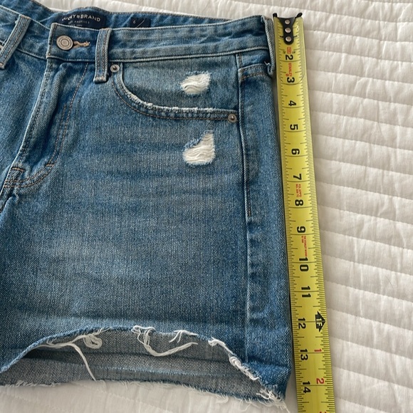 Lucky Brand. Excellent preowned condition. blue jeans shorts size 6/28. - Picture 10 of 10